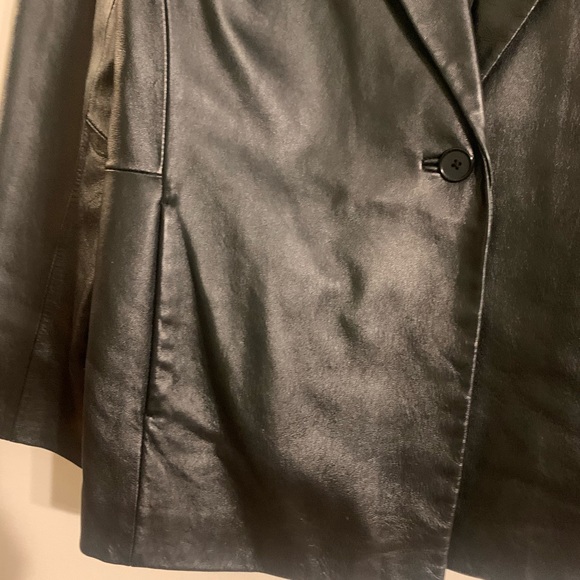 Woman leather single button jacket - Picture 11 of 14